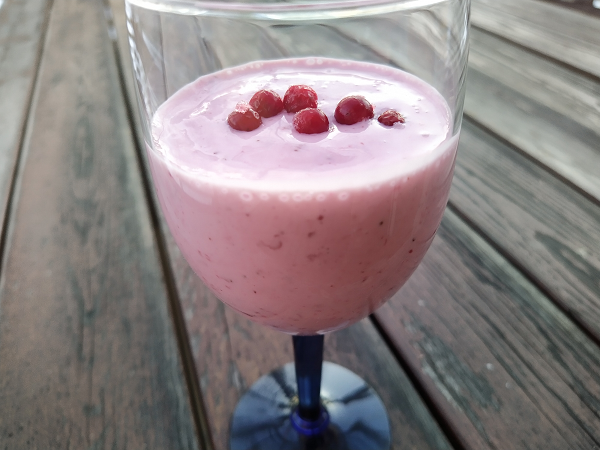 Puolukka-jäätelösmoothie